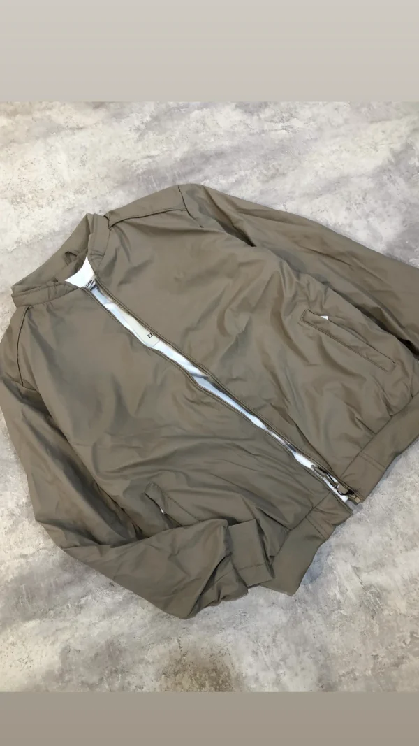 Campera Engomada BOMBER